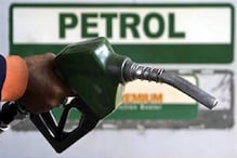 ১০০ ছাড়াল Petrol-এর দাম! তেলের টাকা কাদের ঘরে যায়? রাজ্য বা কেন্দ্র কত পায়? ১০০ ছাড়াল Petrol-এর দাম! তেলের টাকা কাদের ঘরে যায়? রাজ্য বা কেন্দ্র কত পায়?