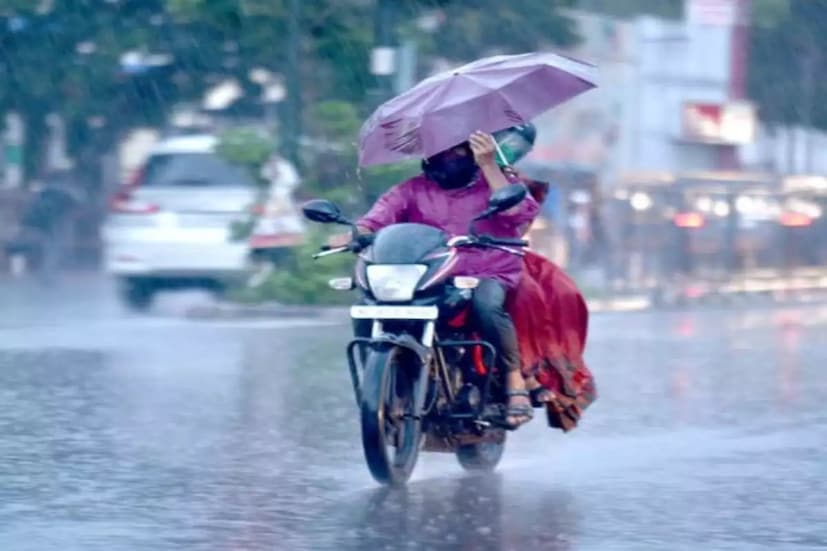 আলিপুর আবহাওয়া দফতর জানিয়েছে, ৫০ কিলোমিটার পর্যন্ত ঝোড়ো হাওয়া বইতে পারে দক্ষিণ ২৪ পরগনা ও পূর্ব মেদিনীপুরে। ৩০ থেকে ৪০ কিলোমিটার বেগে ঝোড়ো হাওয়া বইবে কলকাতা হাওড়া এবং পশ্চিম মেদিনীপুরে। মঙ্গলবারেও বাঁকুড়া পুরুলিয়া সহ পশ্চিমের জেলাগুলিতে ভারী বৃষ্টির পূর্বাভাস।
