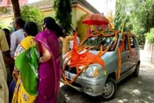 রথ নেই, Santro গাড়ি চেপেই ঘুরলেন জগন্নাথ, বলরাম, সুভদ্রা! রথ নেই, Santro গাড়ি চেপেই ঘুরলেন জগন্নাথ, বলরাম, সুভদ্রা!