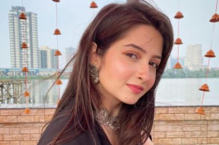 তার আগে তিনি অভিনয় করেছেন ‘নাগলীলা’ ধারাবাহিকেও ৷ ছোট পর্দায় ধারাবাহিক ছাড়াও শ্রীমা কাজ করেছেন ওয়েবসিরিজ ও টেলিছবিতেও ৷
