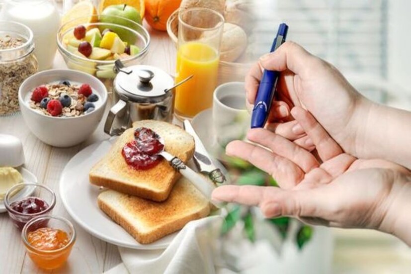 ব্লাড সুগারের (Blood Sugar) সমস্যায় আমাদের অনেককেই ইচ্ছা মতো খাওয়াদাওয়ায় রাশ টানতে হয়। নিউট্রেশন মেডিক্যাল অ্যান্ড সায়েন্টিফিক অ্যাফেয়ার্সের (Nutrition Medical and Scientific Affairs) অ্যাসোসিয়েট ডিরেক্ট ড, গণেশ কড়ে (Dr. Ganesh Kadhe) এবার পথ দেখাচ্ছেন। জানাচ্ছেন যে ডায়াবেটিস স্পেসিফিক কিছু নিয়ম মেনে চললেই জীবনযাপন যেমন অনেকটা সহজ হবে, তেমনই ব্লাড সুগারও থাকবে নিয়ন্ত্রণে।
