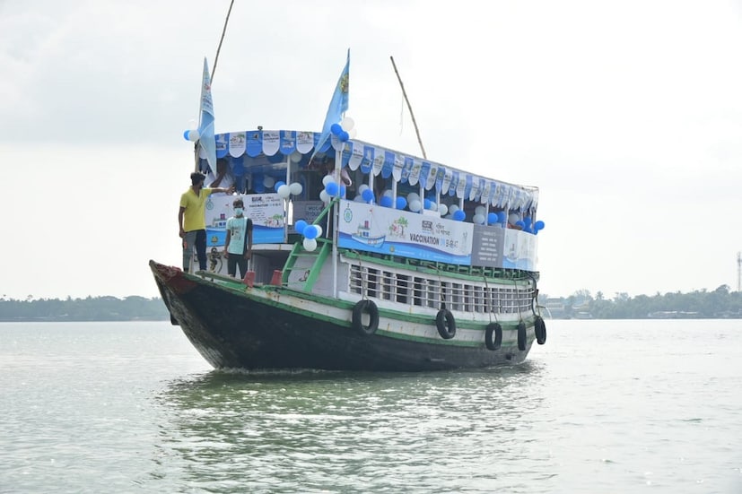 সেই বোট থেকেই করোনার ভ্যাকসিন দেওয়া হবে স্থানীয়দেরকে। প্রত্যেক ব্লক ও প্রাথমিক স্বাস্থ্য কেন্দ্রে টিকা দেওয়া হলেও সুন্দরবনের দ্বীপাঞ্চলগুলির বহু মানুষ এখনও টিকা পাননি। যাতায়াতে সমস্যা থাকায় অনেকেই টিকাকরণকেন্দ্রেও পৌঁছতে পারেননি। 