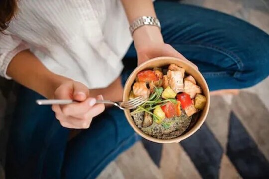 Certain nutrients in many food items help for a healthy kidney.