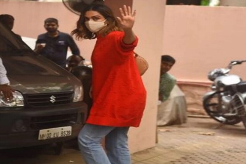 বেশ কিছু ইউজার ঢলঢলে পোশাক পরেছেন দীপিকা এই নিয়ে বিভিন্ন প্রশ্ন করতে শুরু করেছেন ৷ (ছবি সৌজন্যে Viral Bhayani) ৷