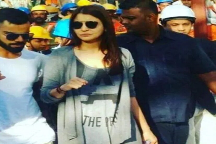 সর্বদা যাতে অনুষ্কা সুরক্ষিত থাকেন সেই প্রচেষ্টাই সোনুর থাকে ৷ ফাইল ছবি ৷