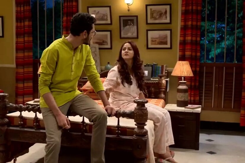 *জানা গিয়েছে, হিন্দি ও তামিল ভাষাতেও গল্প ও চিত্রনাট্যে বিশেষ পরিবর্তন হবে না। চিত্রনাট্যকার হিসেবে থাকবেন লীনা গঙ্গোপাধ্যায়ের (Leena Gangopadhyay) নামই। সংলাপ ও পরিচালনার দায়িত্বে অন্য কাউকে বেছে নেওয়া হবে। অভিনয়ের ক্ষেত্রে হিন্দি বা তামিল ভাষার কোনও অভিনেতা-অভিনেত্রীকেও অডিশনের মাধ্যমে বাছা হবে। সংগৃহীত ছবি। 