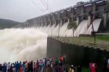 পাহাড়ে লাগাতার বৃষ্টি, খোলা হল ফরাক্কা ব্যারেজের ১০৯ গেট! ফের বন্যার আশঙ্কা পাহাড়ে লাগাতার বৃষ্টি, খোলা হল ফরাক্কা ব্যারেজের ১০৯ গেট! ফের বন্যার আশঙ্কা