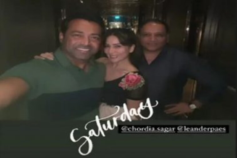 এবার নতুন করে নজর কেড়েছে কিম ও লিয়েন্ডারের 'রাত কাটানোর' ছবি। ইনস্টাগ্রাম স্টোরিতে কিম শেয়ার করেছেন সেই সব ছবি। শনিবার তাঁরা একসঙ্গেই ছিলেন এবং ডিনারে তাঁদের সঙ্গে যোগ দিয়েছিলেন আরও কয়েকজন বন্ধু। শেফকে অসাধারণ খাবারের জন্য ধন্যবাদও দিয়েছেন কিম। 