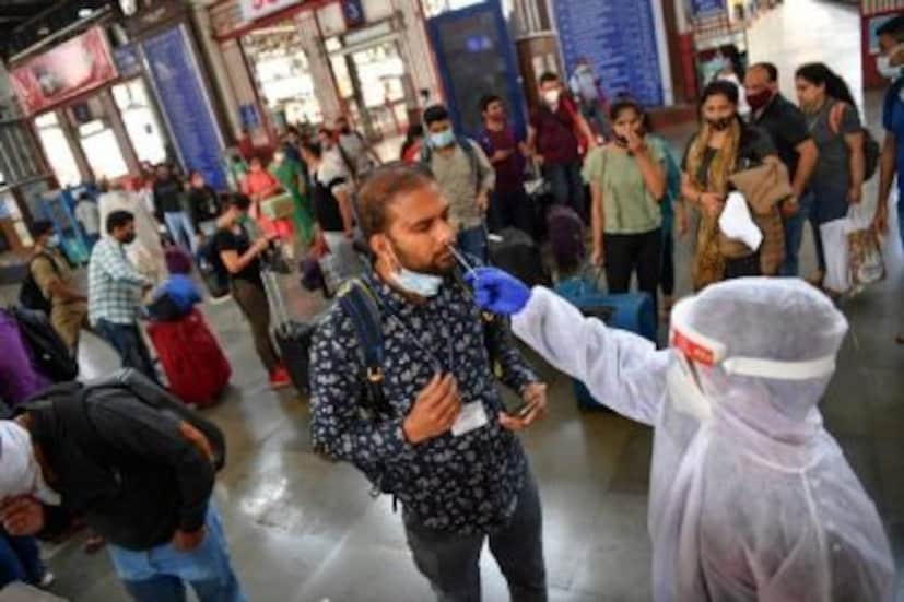 বৃহস্পতিবার রাজ্যের স্বাস্থ্য দফতর প্রকাশিত বুলেটিন অনুযায়ী, গত ২৪ ঘণ্টায় রাজ্যে সবচেয়ে বেশি করোনা আক্রান্ত ধরা পড়েছে কলকাতায়। বৃহস্পতিবার কলকাতায় দৈনিক সংক্রমণ হয়েছে ১১৮ জনের। 