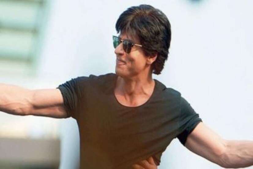 শাহরুখ খানের (Shah Rukh Khan) ভক্তদের জন্য দীর্ঘদিন পর সুখবর। বলিউড সূত্রে জোর খবর, দক্ষিণের পরিচালক অ্যাটলি কুমারের নতুন ছবিতে সেপ্টেম্বর থেকেই শ্যুটিং শুরু করতে চলেছেন বলিউড বাদশা। 