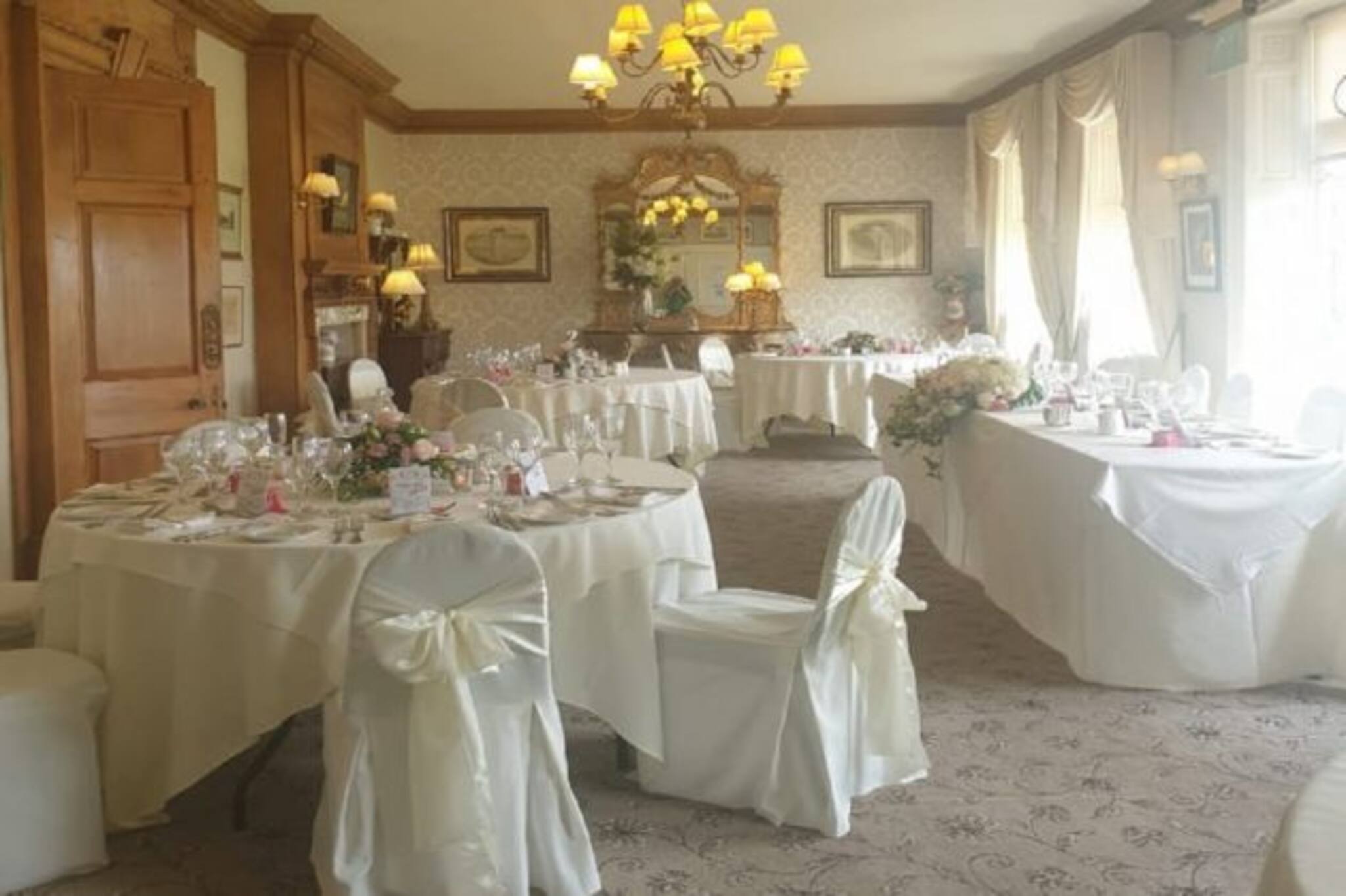 ইংল্যান্ডের রেস্তোরাঁয় বাঙালি খাবার !  Rowley Manor Hotel-এ প্রাচ্যের সঙ্গে কলকা