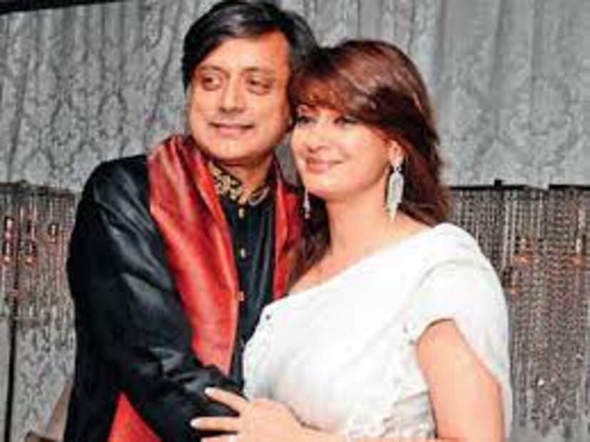 এর পরে চিকিৎসকদের বেশ কিছু রিপোর্ট থেকে দেখা যায়, সুনন্দার হাতে বেশ কয়েকটি চোটের দাগ রয়েছে। এমনকি মুখেও রয়েছে আঘাতের দাগ। অ্যাংজাইটি কমানোর ওষুধ অ্যাপ্রোজোলামেরও চিহ্ন মেলে তাঁর শরীরে। 