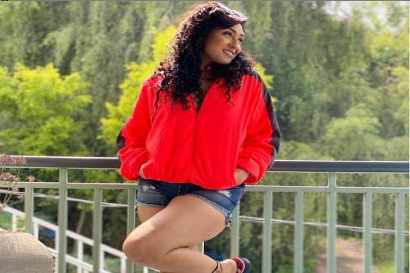 এই মুহূর্ত ছবির শ্যুটিংয়ে হিমাচল প্রদেশে রয়েছেন ঋতুপর্ণা। 