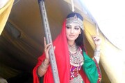 বোরখার আড়াল থেকে নয়,সামনে থেকে তীব্র লড়াইয়ের বার্তা দিয়েছেন যে ৫আফগান নারী
