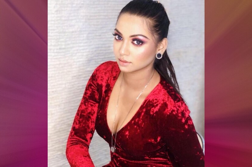 সমুদ্রে ঝড় তুললেন সৌন্দর্য দিয়ে ৷ বিহারের সঙ্গে সম্পর্ক রাখেন রক্ষা গুপ্ত ৷ দিল্লিতেই লেখাপড়া সেরেছেন রক্ষা গুপ্ত ৷ ছোটবেলায় নাচের শখ ছিল তাঁর ৷ ছবি সৌজন্যে ইনস্টাগ্রাম ৷