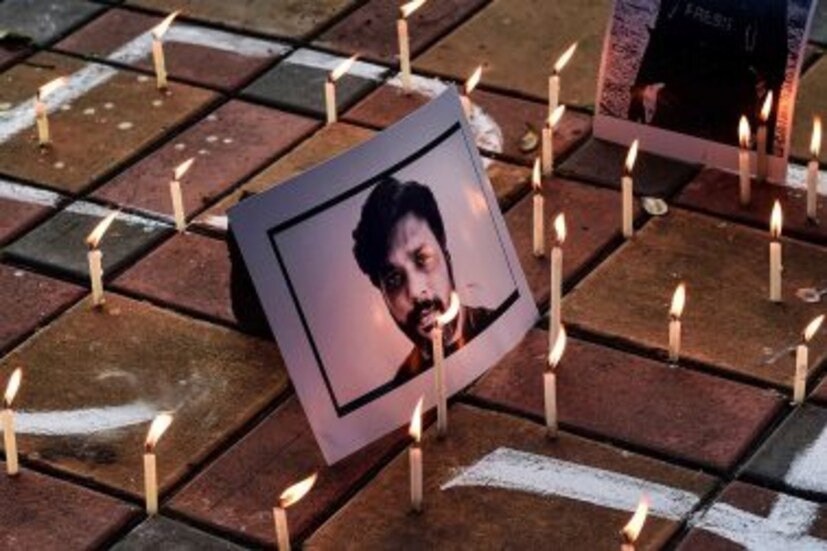 ছবি দিয়ে গল্প বলার কাজটা দারুণ ভাবে করে গিয়েছেন ভারতের প্রথম পুলিৎজার জয়ী চিত্রসাংবাদিক দানিশ সিদ্দিকি (Danish Siddiqui)। ২০১৮ সালে এই পুরস্কার পেয়েছিলেন তিনি (World Photography Day-Danish Siddiqui)। গত ১৬ জুলাই, ২০২১ আফগানিস্তানে তালিবান হামলায় নিহত হন দানিশ সিদ্দিকি। রোহিঙ্গাদের কষ্ট থেকে করোনায় মৃতদের হাজার চিতা! দানিশের সব ছবি বাস্তবের একেকটা দলিল। 