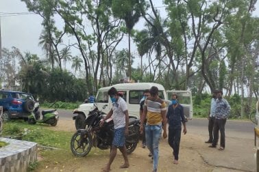 পুলিশের জালে অভিযুক্তরা।