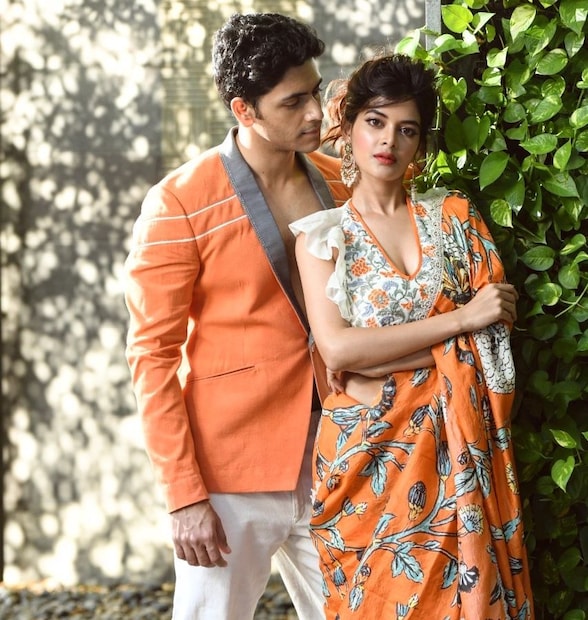 ‘চিনি’, ‘ট্যাংরা ব্লুজ’-এর মতো সিনেমাতেও নজর কেড়েছেন অভিনেত্রী। অভিনেতা অর্জুন চক্রবর্তীর সঙ্গে তাঁর অনস্ক্রিন রসায়নও নজর করেছে বাংলা ছবির দর্শকদের।