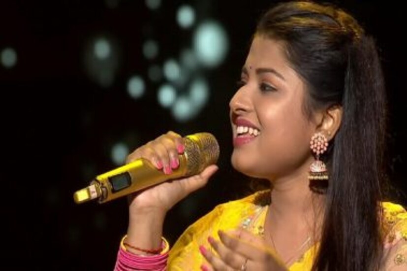 অন্যদিকে, ভোটের ফলাফল অনুযায়ী দ্বিতীয় স্থানে রয়েছেন বনগাঁর মেয়ে অরুণিতা কাঞ্জিলাল। 