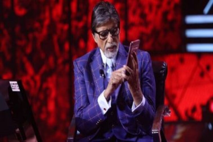 আগামী ২৩ অগস্ট থেকে শুরু হবে এবারের কওন বনেগা ক্রোড়পতি। কম্পিউটারজি ও অমিতাভের যুগলবন্দিতে প্রশ্নোত্তরের এই খেলায় মেতে ওঠার আগে শো-এর পাঁচটি বদলের কথা জেনে নিন। এবারের শো-তে ফাস্টেস্ট ফিঙ্গার ফাস্ট রাউন্ডটি খানিক বদলে ফেলা হয়েছে। এবার হবে ফাস্টেস্ট ফিঙ্গার ফাস্ট ট্রিপল টেস্ট। একটির বদলে তিনটি সঠিক উত্তর যে সবচেয়ে কম সময়ে দিতে পারবে সেই যাবে হটসিটে। 
