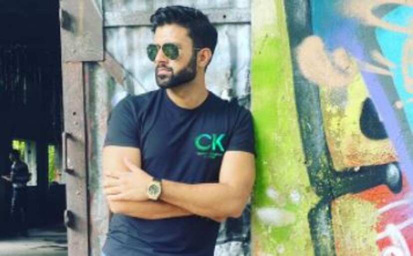 অন্যদিকে নিখিলেন অন্যান্য পোস্ট দেখেও নে‌টিজেনরা আন্দাজ করতে পারেন, তিনি সমস্ত পিছনে ফেলে নিজের মতো করে ঘুরে দাঁড়ানোর চেষ্টা করছেন।