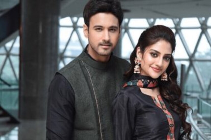 সূত্রের খবর, নুসরতকে অপারেশন থিয়েটারে নিয়ে যাওয়ার সময় পাশে ছিলেন যশ। হাসপাতালে নাকি নিয়মিত যাতায়াত করেছেন তিনি।