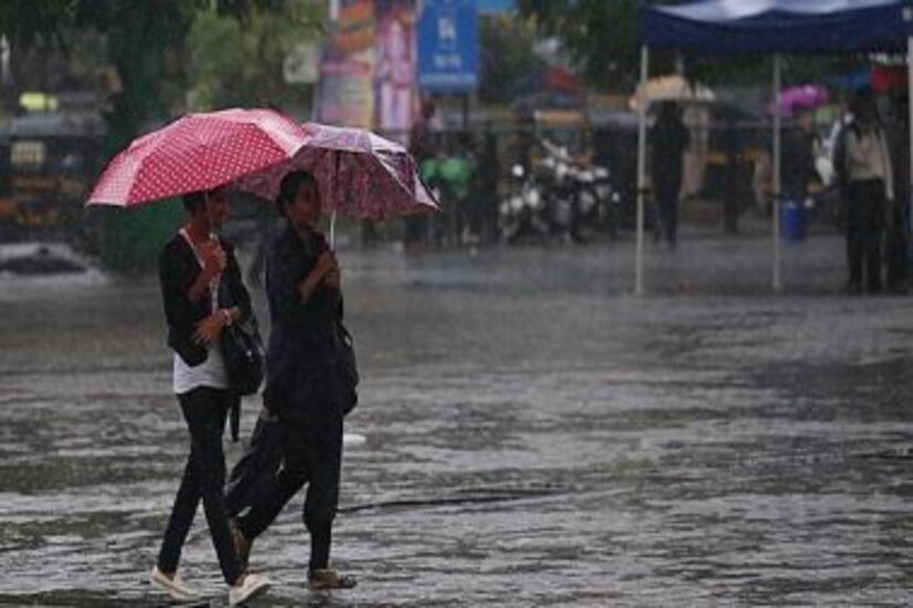 কলকাতা ও পার্শ্ববর্তী এলাকায় রবিবারও বিক্ষিপ্ত বৃষ্টির পূর্বাভাস রয়েছে। আলিপুর আবহাওয়া দফতর সূত্রে খবর, হালকা ও মাঝারি ধরণের বজ্রবিদ্যুৎসহ বৃষ্টিপাতের সম্ভাবনা রয়েছে কলকাতা ও বেশ কয়েকটি জেলায়। 