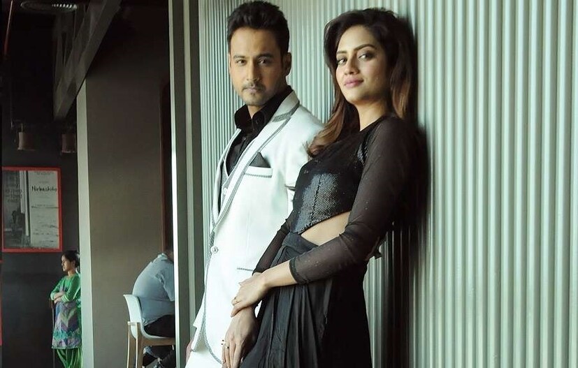 • যদিও জীবনের এই শ্রেষ্ঠ মুহূর্তটিতে সবসময় নুসরতকে চোখে-চোখে রেখেছেন যশ । একসঙ্গে পাহাড়ের কোলে সময় কাটানোই হোক বা কফি ডেটে যাওয়া, হাসপাতালে নিয়ে যাওয়া থেকে লেবার রুমে উপস্থিত থাকা... একসঙ্গেই রয়েছেন ‘যশরত’ ।