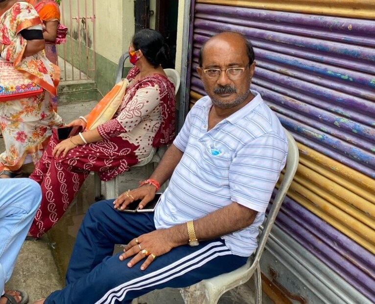 বুধবার বারাসতের সুবর্ণপত্তন ও কাজিপাড়া এলাকা জুড়ে অয়োজন করা হয় 'দুয়ারে সরকার' কর্মসূচির। তৃণমূল কাউন্সিলর এবং উত্তর ২৪ পরগোনার Indian National Trinamool trade union congress- এর প্রেসিডেন্ট শ্রী তাপস দাশগুপ্তর এবং তৃণমূল কংগ্রেসের উদ্যোগে মুখ্যমন্ত্রীর নতুন কর্মসূচি 'দুয়ারে সরকার'-এর আয়োজন করা হয়। 