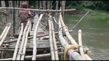 নদিয়ার কৃষ্ণগঞ্জে বর্ষার জল বাড়ায় পারাপারের জন্য নামানো হচ্ছে নৌকা নদিয়ার কৃষ্ণগঞ্জে বর্ষার জল বাড়ায় পারাপারের জন্য নামানো হচ্ছে নৌকা