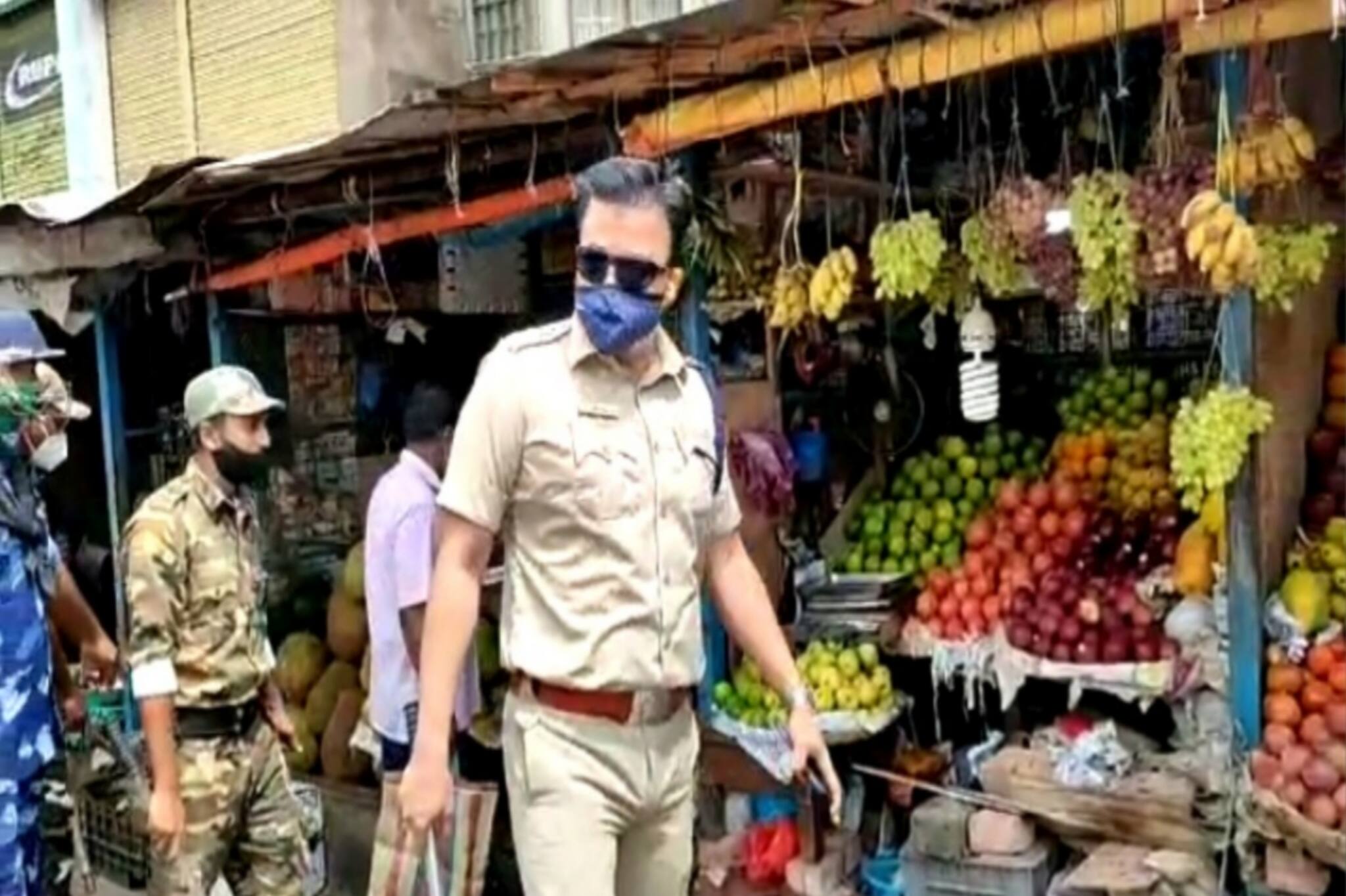 ফুটপাত দখলমুক্ত করতে অভিযান চালাল ডায়মন্ড হারবার থানার পুলিশ