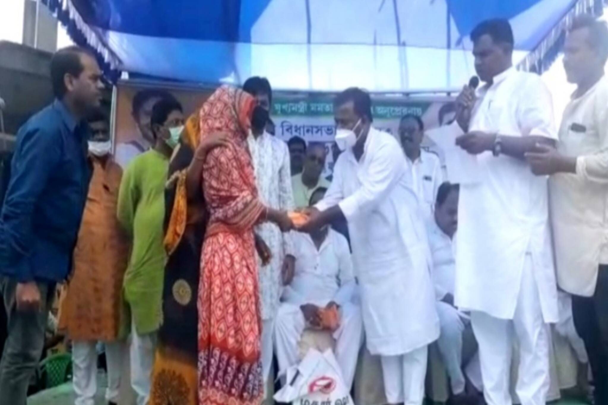 কুলতলিতে গাড়ি দূর্ঘটনায় মৃতদের পরিবারকে সাহায‍্য তৃণমূল কংগ্রেসের