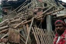 ভোররাতে আচমকাই ভেঙে পড়ল দোতলা পুরানো বাড়ি