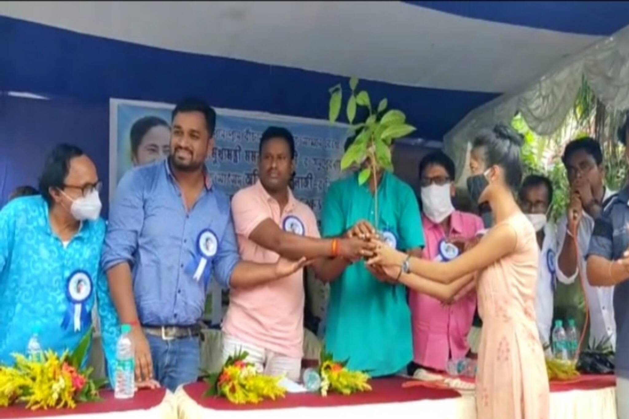 সুন্দরবনে পরিবেশের ভারসাম্য রক্ষা করতে বৃক্ষ রোপন ডায়মন্ডহারবার যুব তৃণমূল কংগ্রেসের