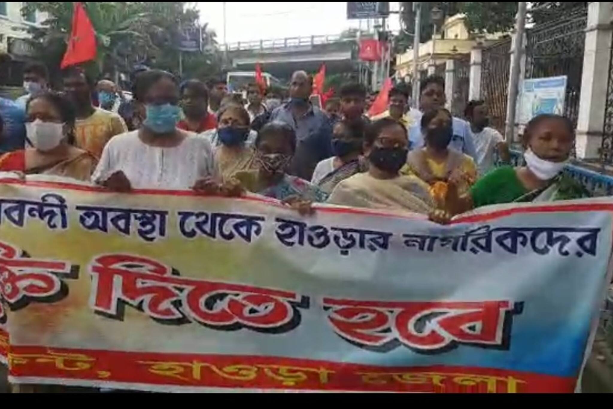 জল জমার প্রতিবাদে হাওড়া কর্পোরেশনের সামনে বিক্ষোভে জেলা বামফ্রন্ট নেতৃত্বর