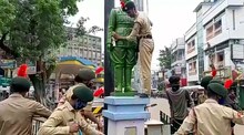 স্বাধীনতা দিবসের আগে মনীষীদের মূর্তি পরিষ্কার সিউড়িতে
