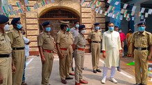 রবিবার জেলা সংশোধনাগারে পতাকা উত্তোলন করলেন কারা মন্ত্রী উজ্জ্বল বিশ্বাস রবিবার জেলা সংশোধনাগারে পতাকা উত্তোলন করলেন কারা মন্ত্রী উজ্জ্বল বিশ্বাস