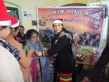 বেতনের অংশ দিয়ে সমাজসেবা করে অনন্য নজির বীরভূমের লেডি কনস্টেবল ছবিলার বেতনের অংশ দিয়ে সমাজসেবা করে অনন্য নজির বীরভূমের লেডি কনস্টেবল ছবিলার