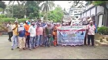 নিয়োগের দাবিতে জেলা পরিষদের সামনে বিক্ষোভ ডি এল এড উত্তীর্ণ চাকরিপ্রার্থীদের নিয়োগের দাবিতে জেলা পরিষদের সামনে বিক্ষোভ ডি এল এড উত্তীর্ণ চাকরিপ্রার্থীদের