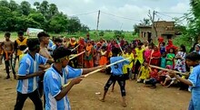 করোনা বিধি মেনে মহরমের লাঠি খেলা
