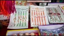 প্রথাগত রাখি ভুলে মানুষ কিনছে মোদি, মমতার ছবি দেওয়া রাখি
