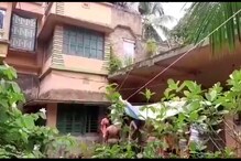 ভূত নাকি, ম্যাজিক! বাড়িতে নানা ভূতুরে কাণ্ডে আতঙ্কিত উলুবেড়িয়ার ঘোষ পরিবার ভূত নাকি, ম্যাজিক! বাড়িতে নানা ভূতুরে কাণ্ডে আতঙ্কিত উলুবেড়িয়ার ঘোষ পরিবার