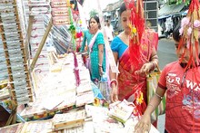 করোনার কারণে সমস্যার মুখে রাখী বিক্রেতারা
