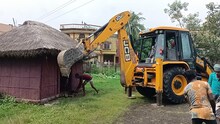 ১৮ বছরের আইনি লড়াই শেষে ফেরত পেলেন জমি