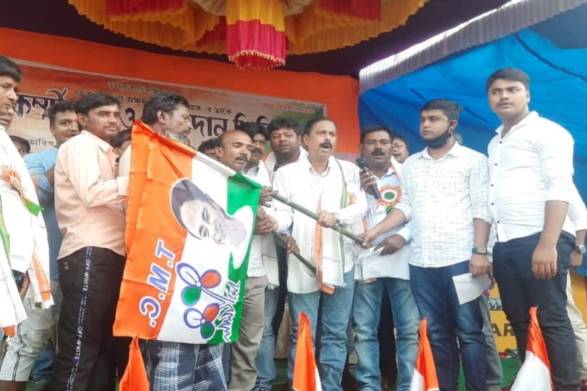 ভাঙরে ISF ছেড়ে তৃণমূলে যোগ ৫০০ কর্মী সমর্থকের