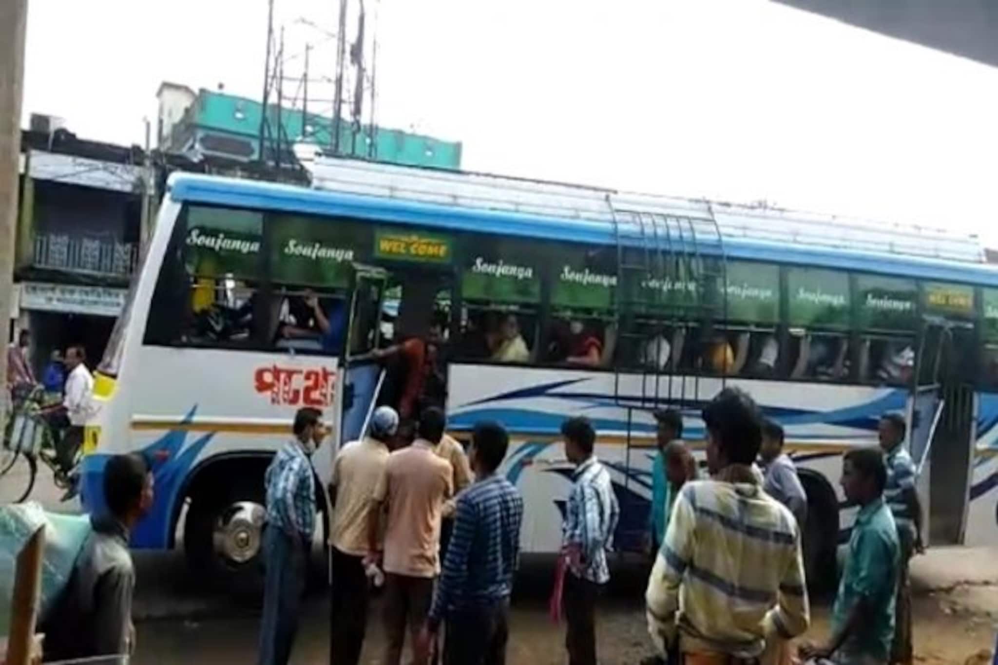 যাত্রীবাহী বাসের রেষারেষি, বাড়ছে দুর্ঘটনার আশঙ্কা, ক্ষোভ যাত্রীদের
