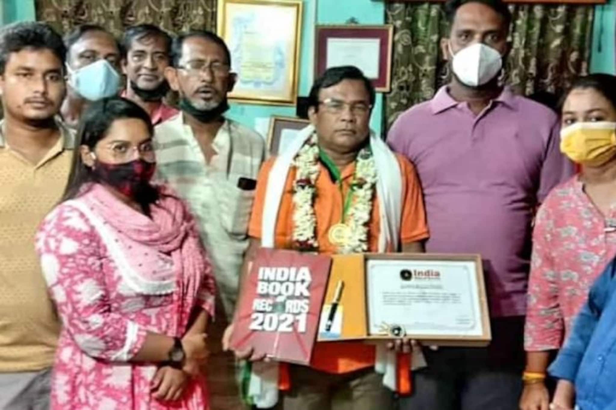 ১৫ টি মাস্টার ডিগ্রি পেয়ে ইন্ডিয়ান বুক অফ রেকর্ডসে নাম বাগনানের শিক্ষকের