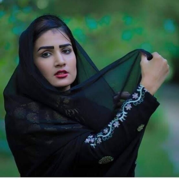 শবনমের গলায় ঝরে পড়ছে অসহায় আর্তি, ”আমি আর এখানে কাজ করতে পারব না! এই মুহূর্তে আফগানিস্তানে থাকাই কঠিন হয়ে পড়ছে। কারও থেকে সমর্থন পেলে আমি দেশ ছাড়তে রাজি।”