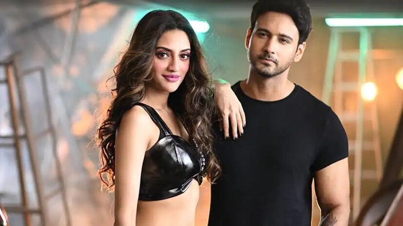 • অবশেষে সূত্র মারফত জানা গিয়েছে, যশের ইংরাজি নামের সঙ্গে মিলিয়ে Y- দিয়েই নাম দেওয়া হয়েছে নুসরতের ছেলের । তার নাম দেওয়া হয়েছে ঈশান । ইংরেজিতে যার বানান হবে Yishaan। হাসপাতাল সূত্রে জানা গিয়েছে, আপাতত নিজের পরিচয়েই তিনি রাখতে চান ছেলেকে। এখনও বাবার নাম হিসেবে কারও ‘নাম’ সামনে আনেননি সেখানেও।