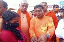 'বিয়ে' বিতর্ক থেকে কেন্দ্রীয় মন্ত্রীকে রাখি পরানো, প্রথম থেকেই হিট চন্দনা বাউরি